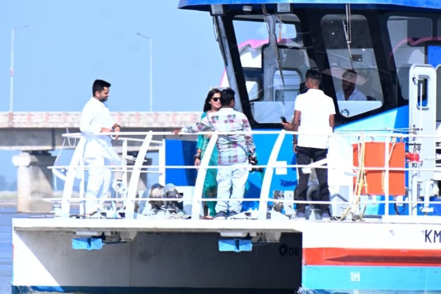 Jalsa Cruise – Evening Ganga Aarti